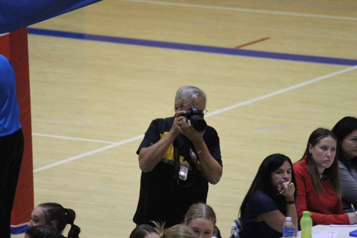 Bloomquist+taking+pictures+at+the+GP+vs.+Cheney+volleyball+game.
